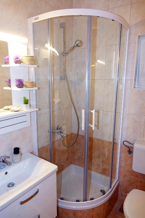 Two-Bedroom Apartment In The Centre Makarska Extérieur photo